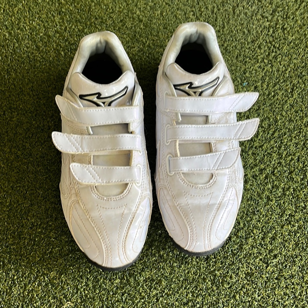 New MIZUNO Basball Training shoes. Velcro white turf shoe.  24.5 cm=US Men’s 6.5